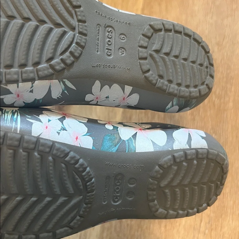 Crocs Kadee Seasonal Grey Floral Ballet Flats Size 6
